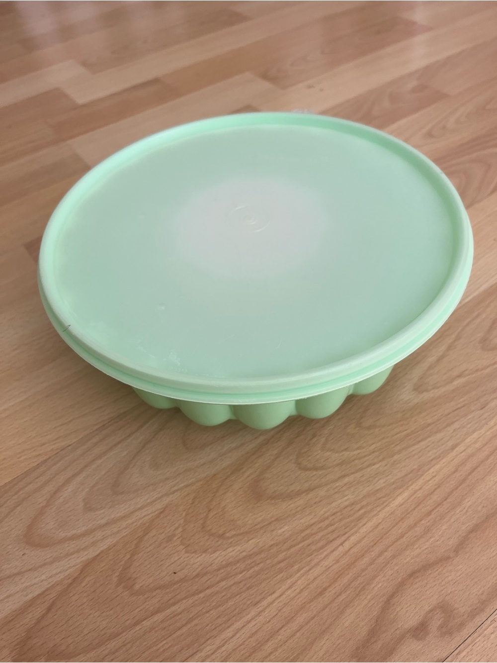 Tupperware jello ring - Picture 4 of 4